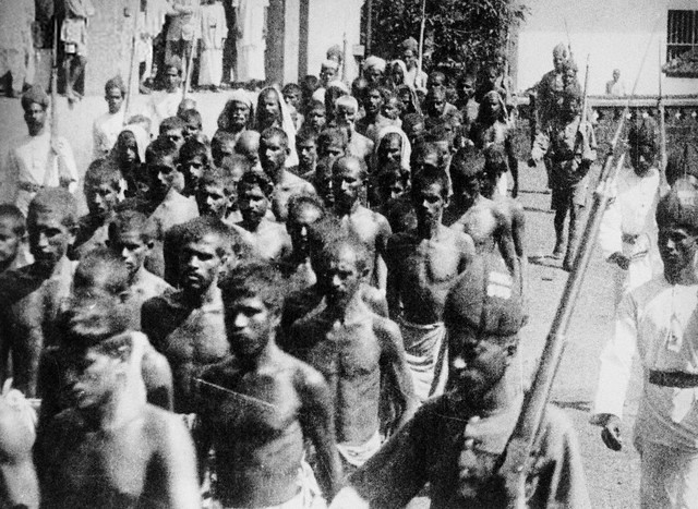 Captured Mappila prisoners taken after a battle with the colonial army.