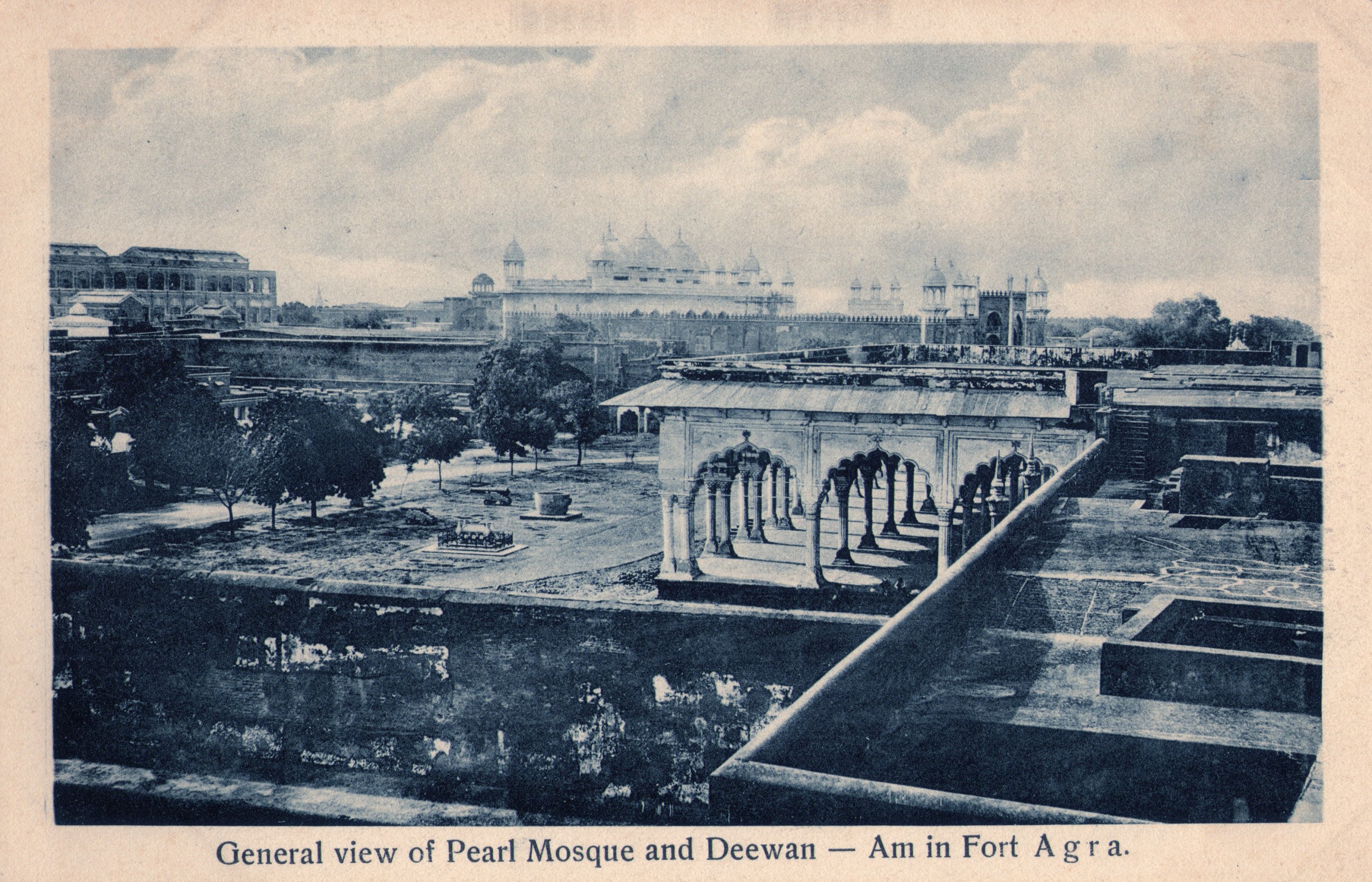 General view of Pearl Mosque and Deewan — Am in Fort Agra.