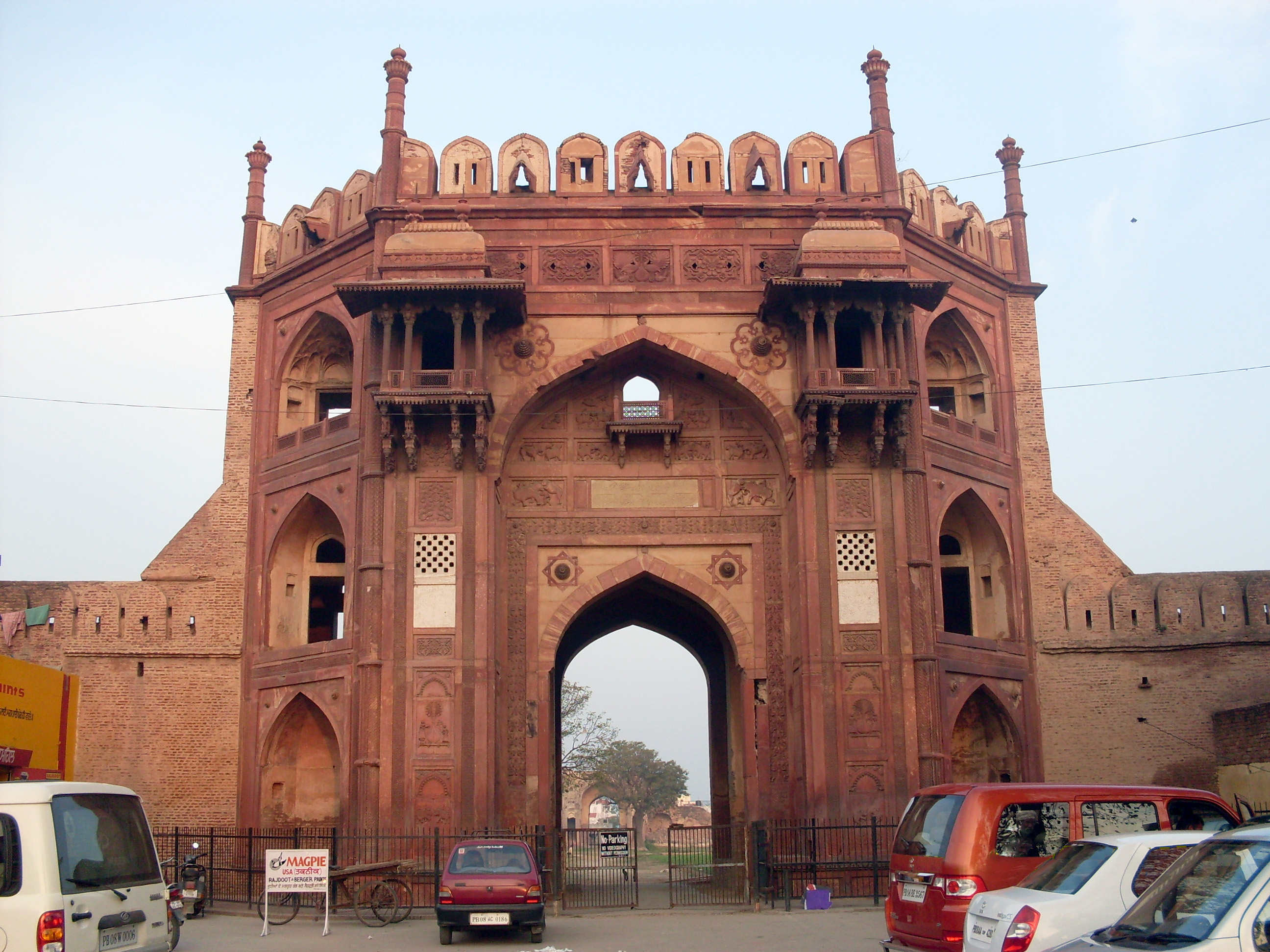 Sarai Nurmahal : Western Gateway