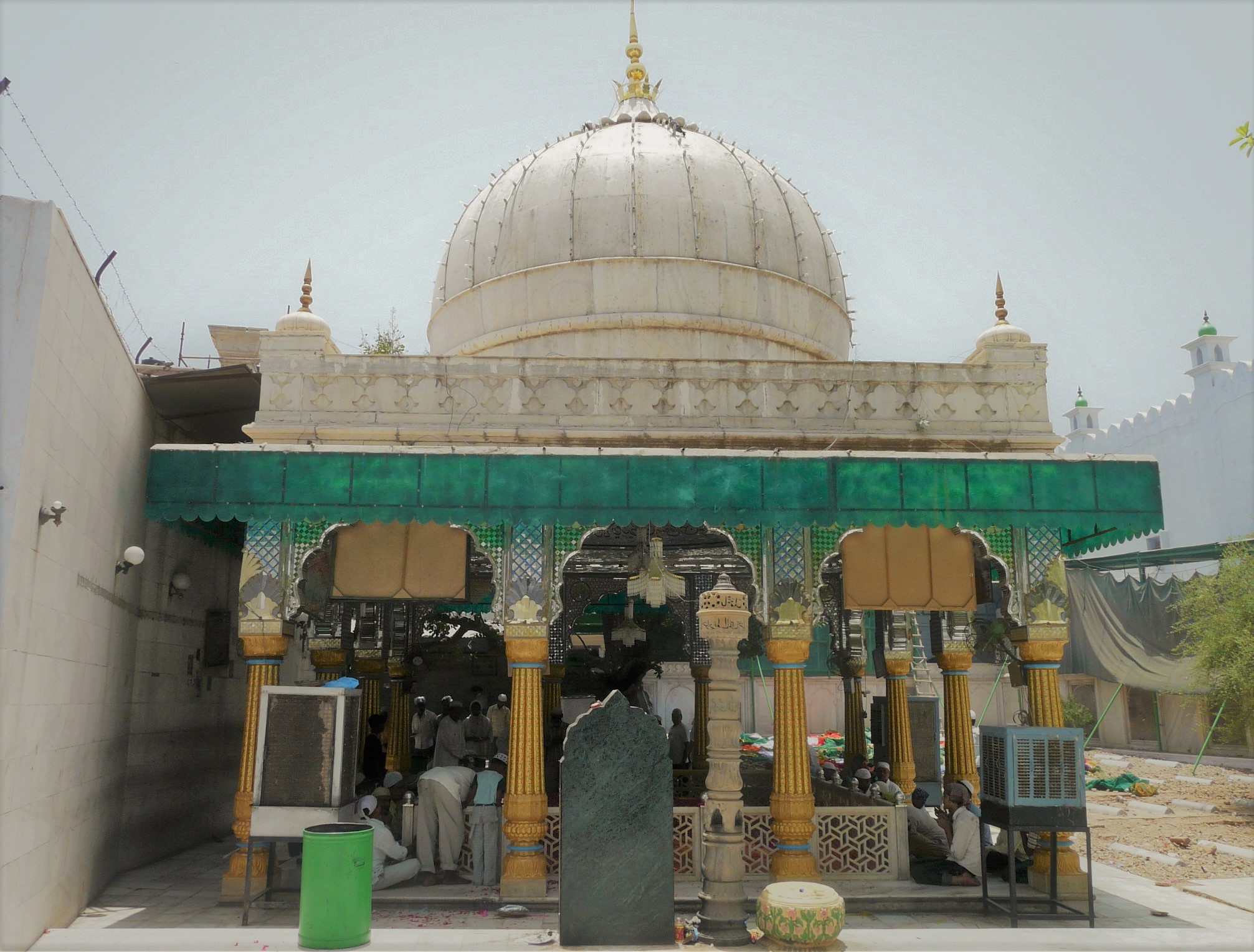 Tomb of Sufi saint, Qutbuddin Bakhtiyar Kaki in Mehrauli, Delhi