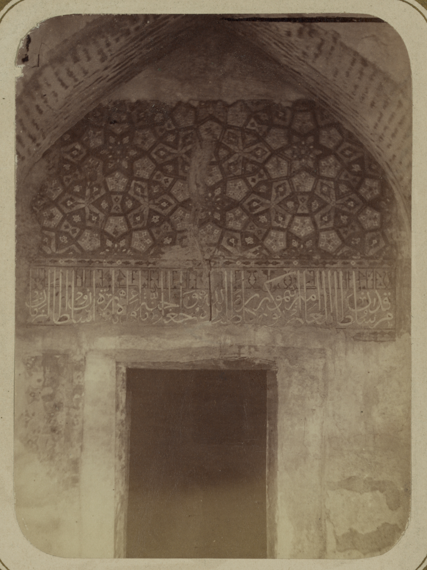 Samarkandskiia drevnosti. Mavzolei Emira Timura Kuragana (Guremir [sic]). Nadpis' nad dver'iu v koridorie