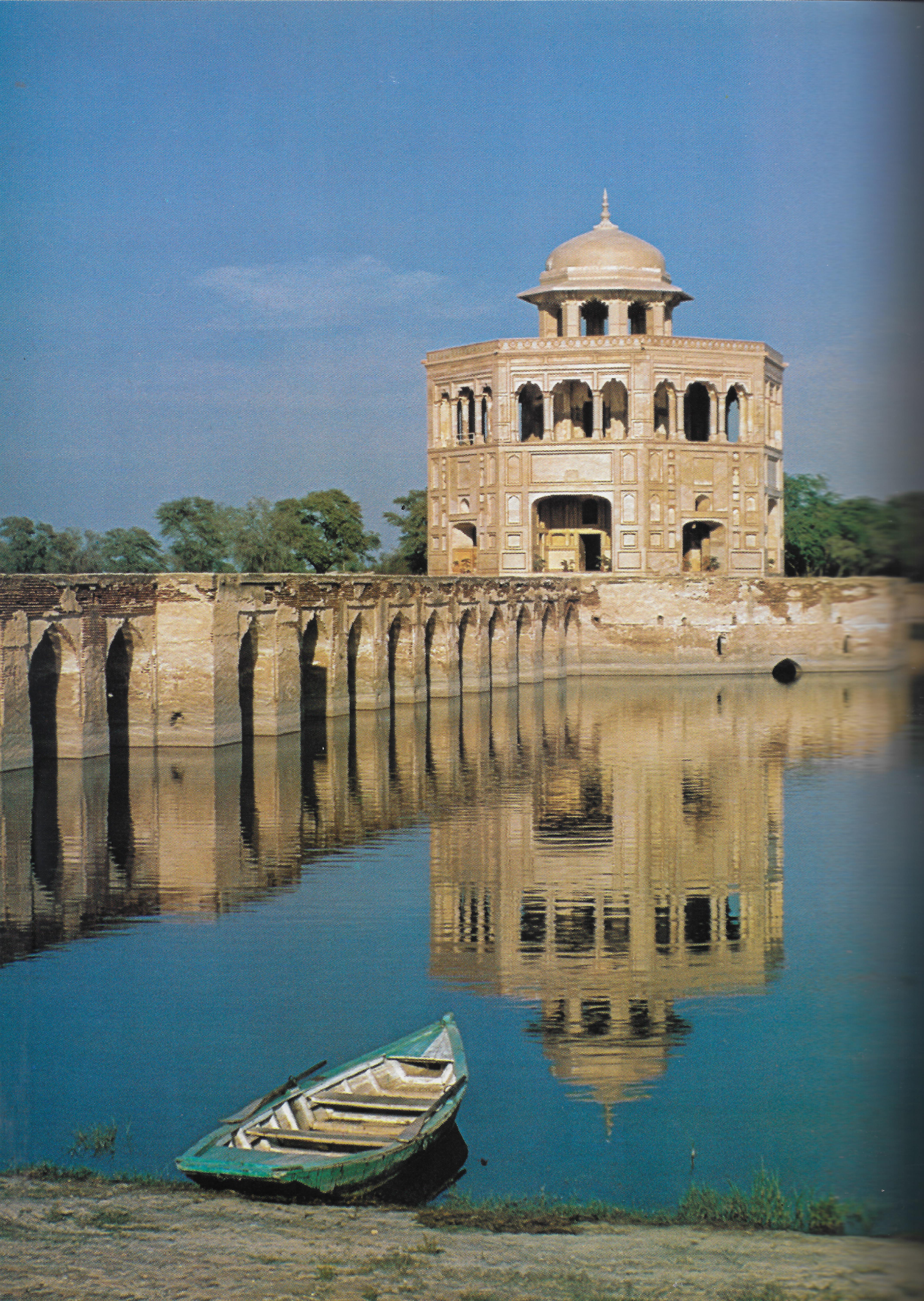 The hunting lodge and tank built by Jahangir at Sheikhupura