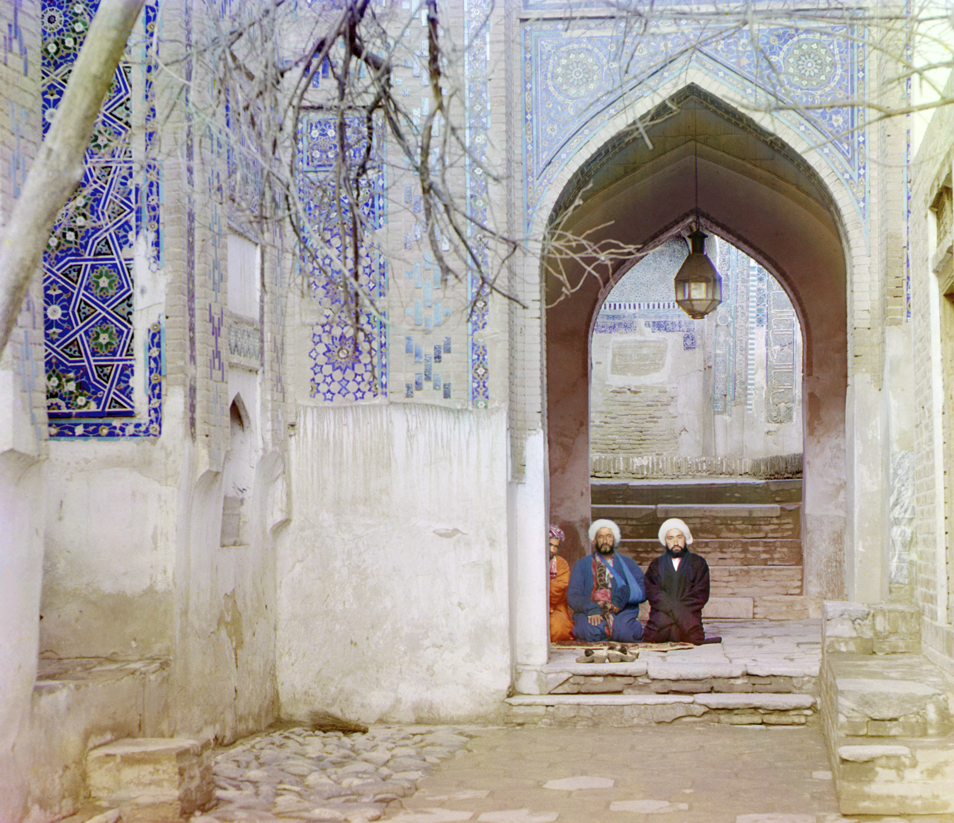 [At entrance to upper chartak (canopy) of Shakh-i Zindeh, Samarkand]