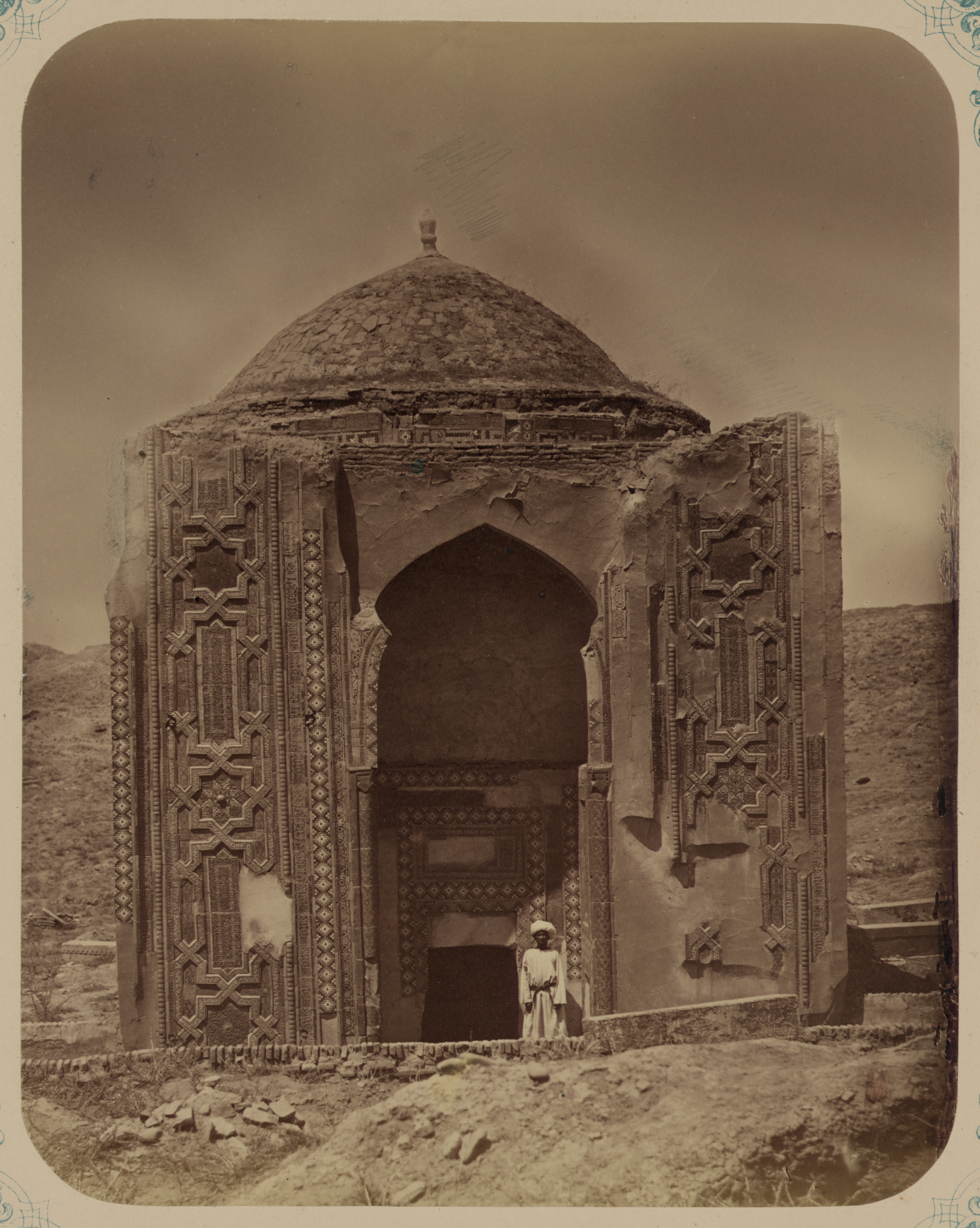 Samarkandskiia drevnosti. Grobnitsa sviatago Kassima [sic] ibni Abassa (Shakh-Zinde) i mavzolei pri nem [sic]. Mavzolei Emira Abu-Tengi. Fasad