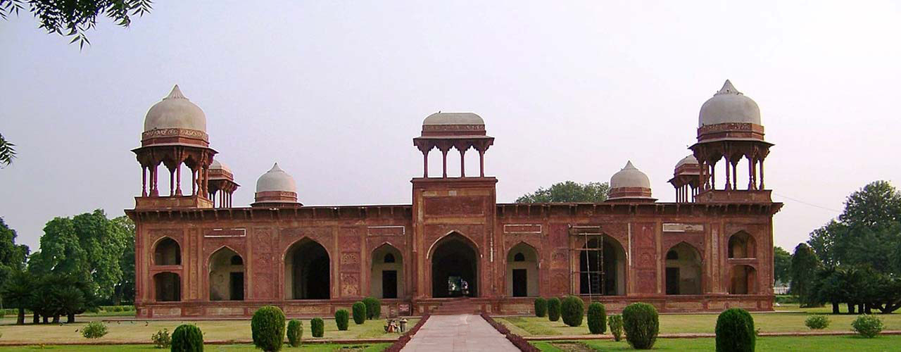 Tomb of Mariam-uz-Zamani